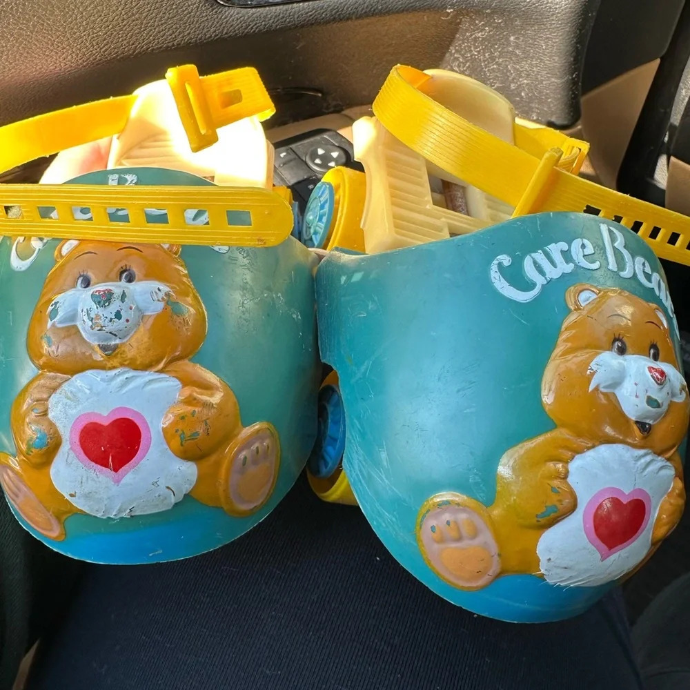 1984 Care bear roller skates